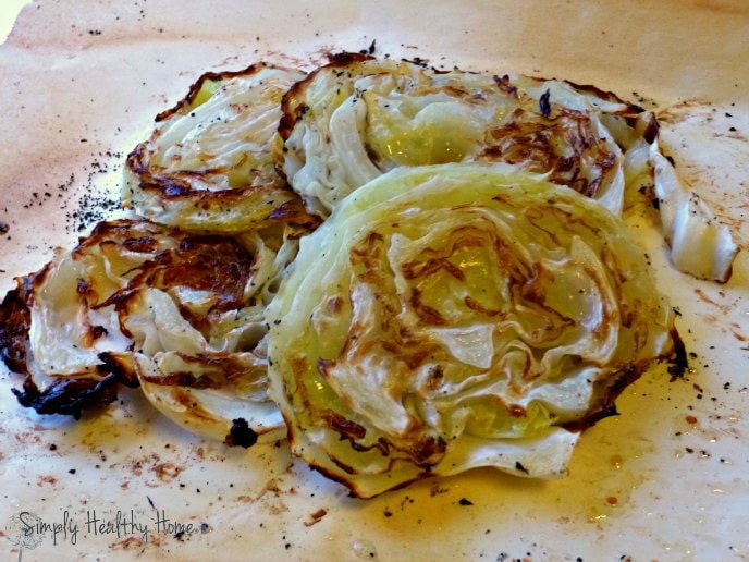 Italian Seasoned Roasted Cabbage Steaks ... healthy, simple + delicious. A guest post from Simply Healthy Home. | Recipes to Nourish