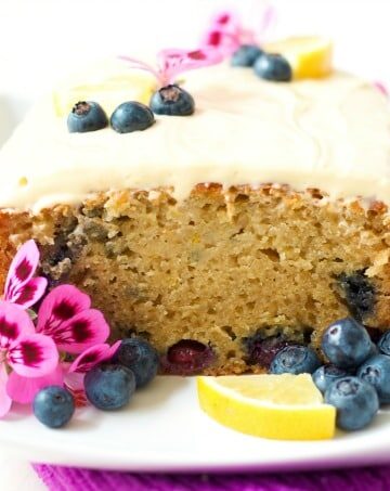 Cake for breakfast? Yes! This healthy, protein-packed, grain free, Lemon Blueberry Breakfast Cake is so delicious any time of the day. Make up a batch to have throughout the week, enjoy it for a weekend brunch, or share it with loved ones. | Recipes to Nourish