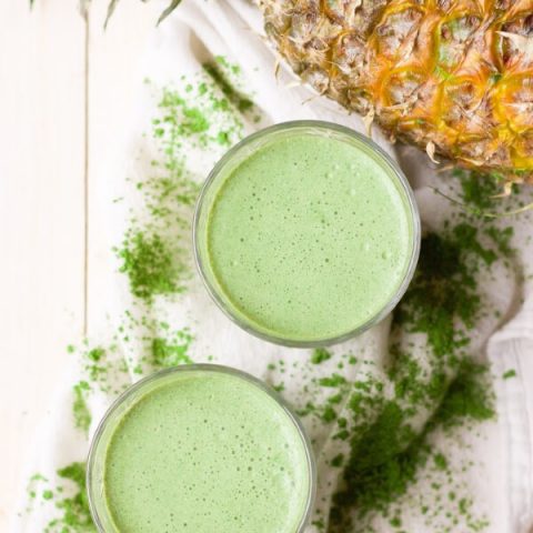 Green smoothies with matcha powder and pineapple.